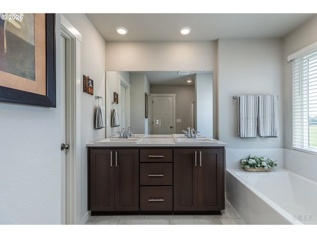 33358 Sw ROKIN Way, Scappoose, OR 97056