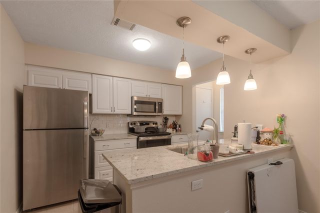 2402 Sycamore Avenue A7, Huntsville, TX 77340