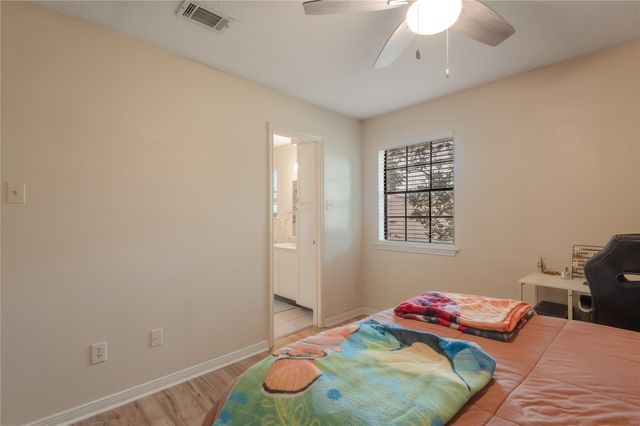 2402 Sycamore Avenue A7, Huntsville, TX 77340