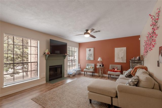 2402 Sycamore Avenue A7, Huntsville, TX 77340