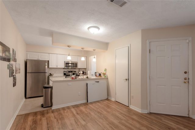 2402 Sycamore Avenue A7, Huntsville, TX 77340