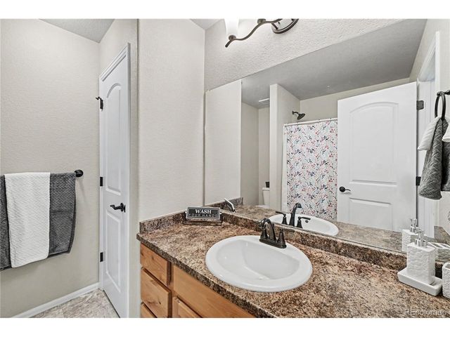 1676 Country Sun Dr, Windsor, CO 80550