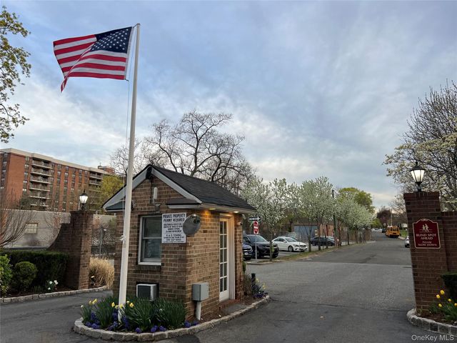2 Consulate Drive, Tuckahoe, NY 10707