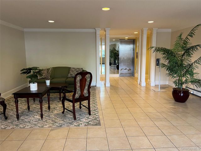 2 Consulate Drive, Tuckahoe, NY 10707