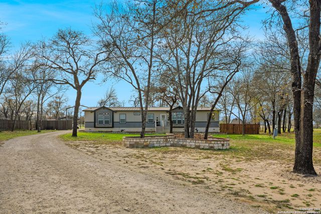 445 Savannah Ridge, Von Ormy, TX 78073