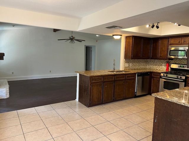 1009 Whispering DR, Round Rock, TX 78664