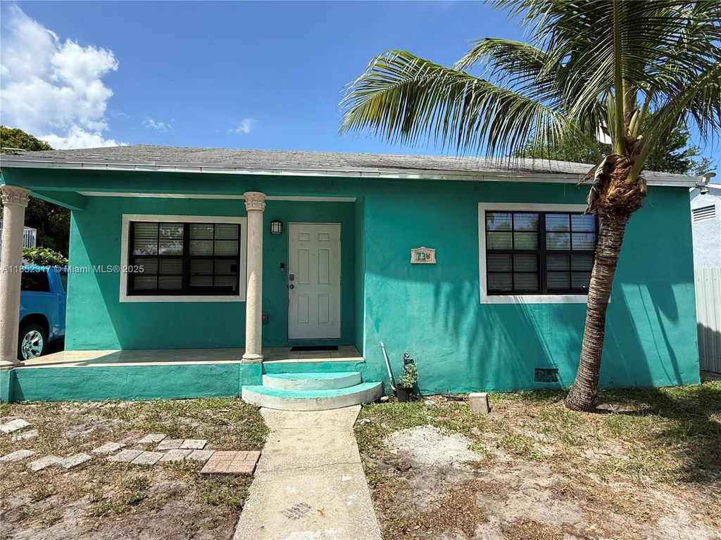 733 45th St, West Palm Beach, FL 33407