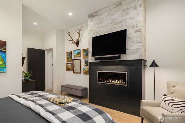 3743 W Commodore Way, Seattle, WA 98199