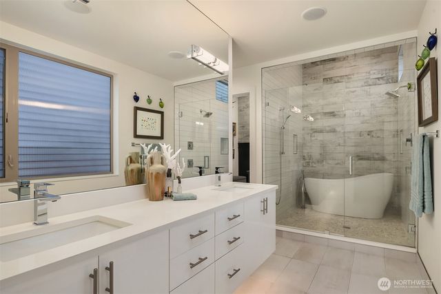 3743 W Commodore Way, Seattle, WA 98199