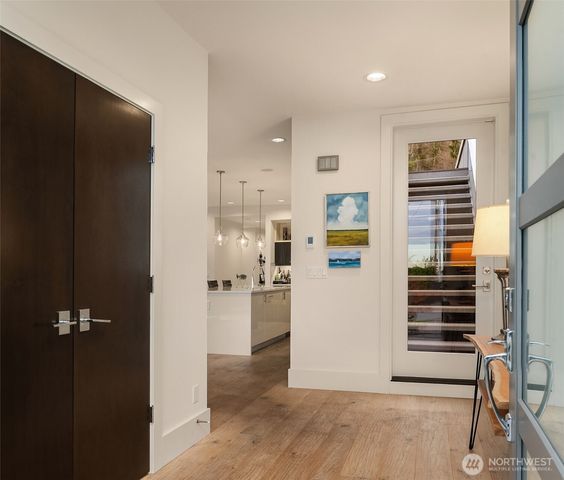 3743 W Commodore Way, Seattle, WA 98199