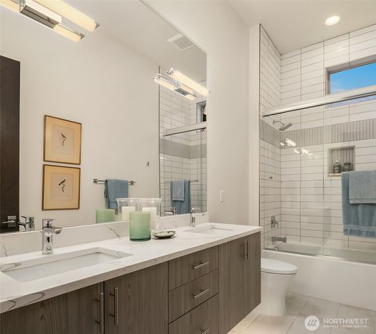 3743 W Commodore Way, Seattle, WA 98199