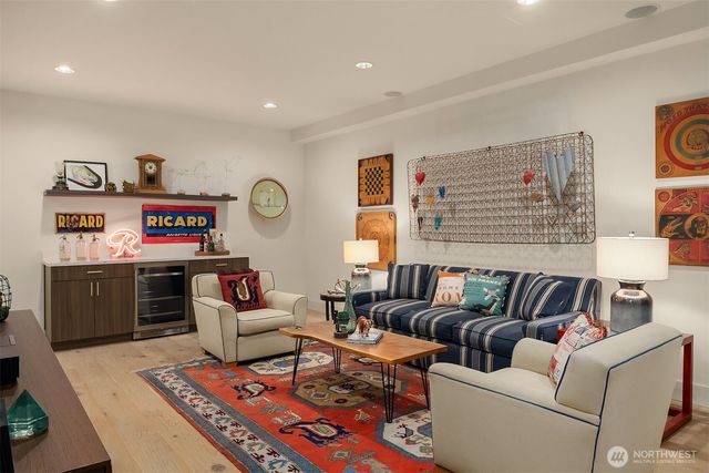 3743 W Commodore Way, Seattle, WA 98199