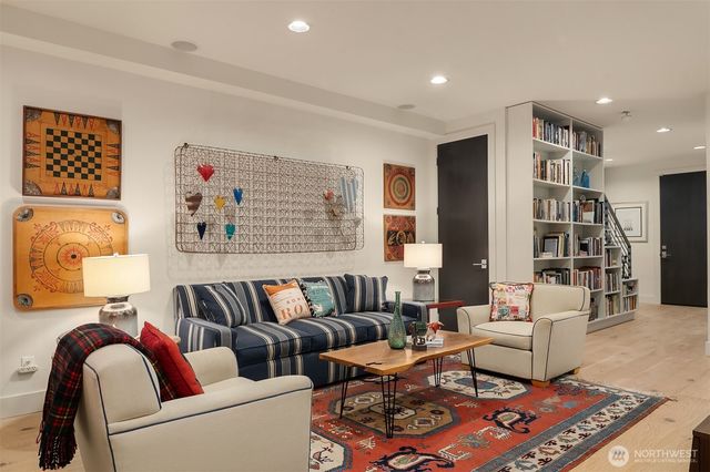 3743 W Commodore Way, Seattle, WA 98199