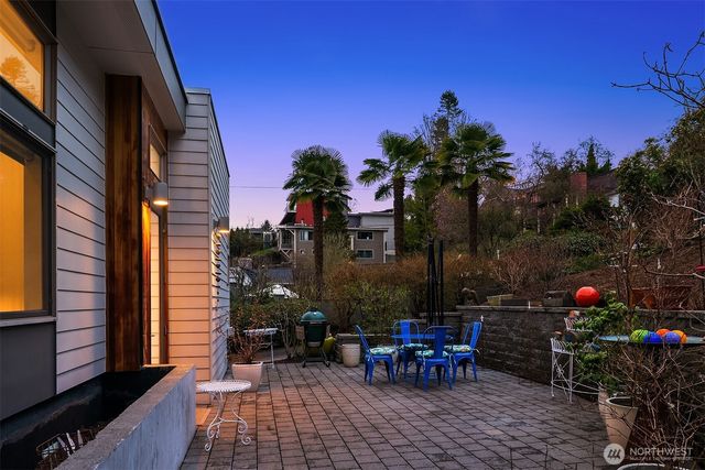 3743 W Commodore Way, Seattle, WA 98199