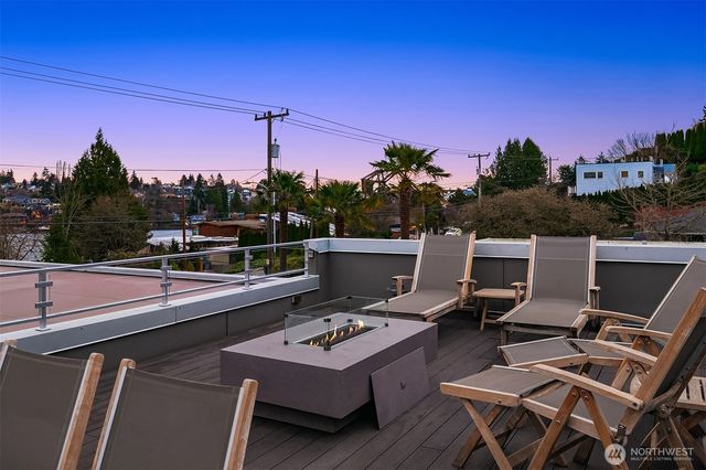 3743 W Commodore Way, Seattle, WA 98199