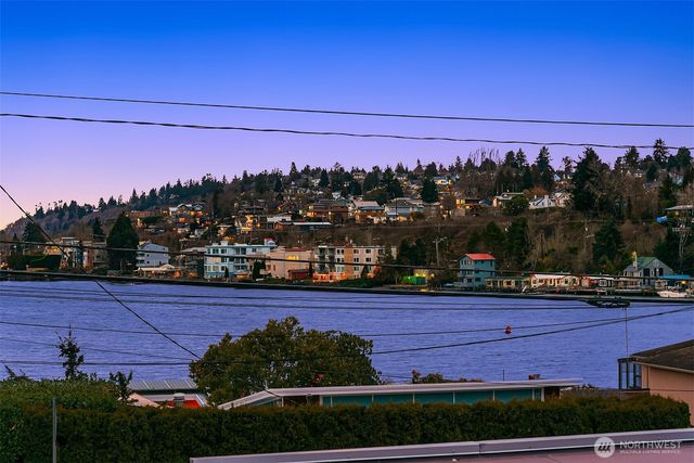 3743 W Commodore Way, Seattle, WA 98199