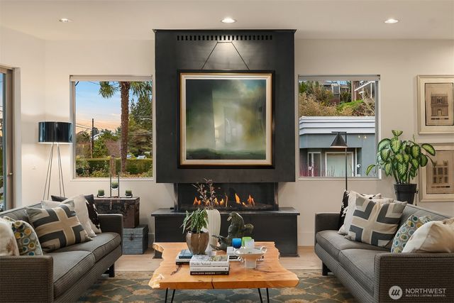 3743 W Commodore Way, Seattle, WA 98199