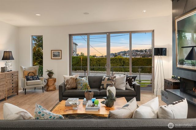 3743 W Commodore Way, Seattle, WA 98199