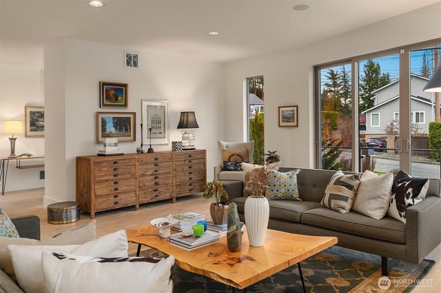 3743 W Commodore Way, Seattle, WA 98199