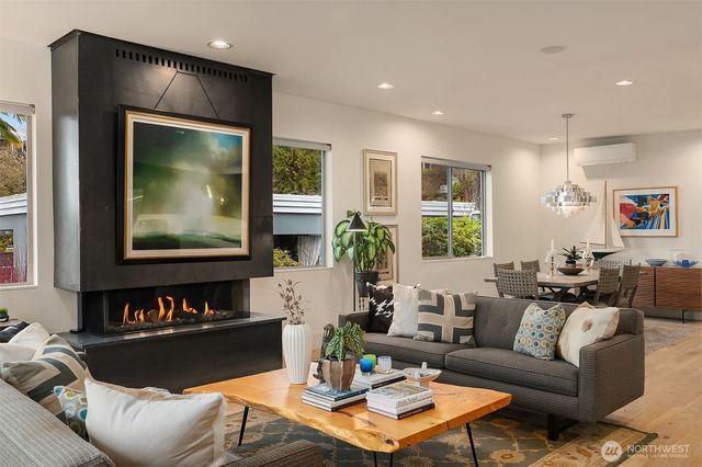 3743 W Commodore Way, Seattle, WA 98199