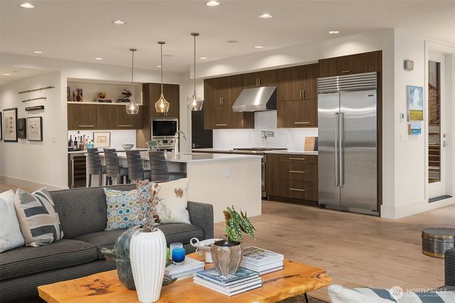 3743 W Commodore Way, Seattle, WA 98199