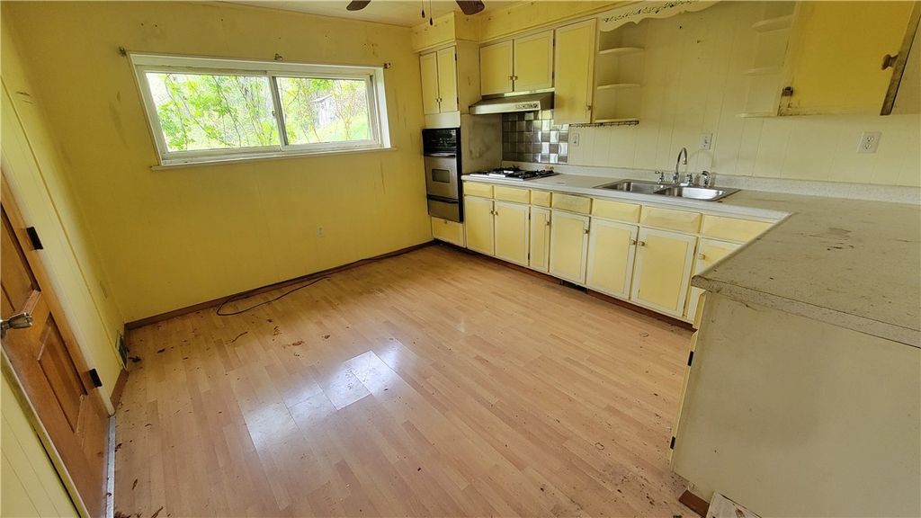 123 Sims Ln, Charleroi Boro, PA 15022