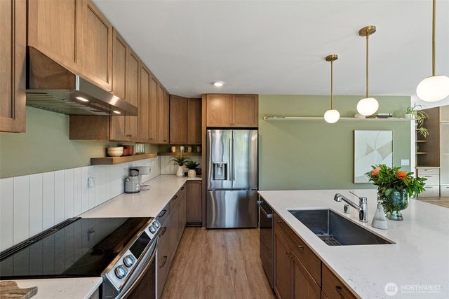 503 5th Street, Steilacoom, WA 98388
