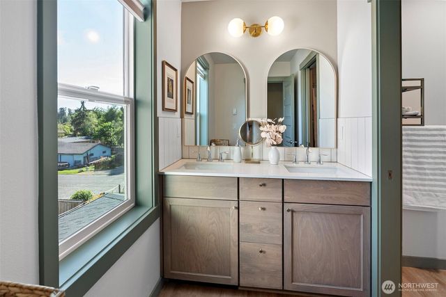 503 5th Street, Steilacoom, WA 98388