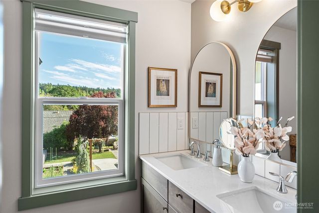 503 5th Street, Steilacoom, WA 98388