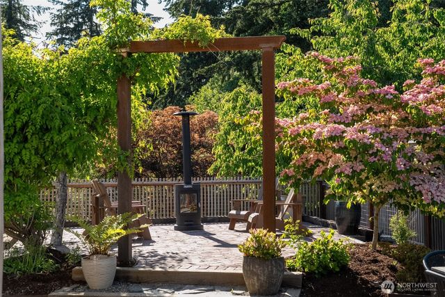 503 5th Street, Steilacoom, WA 98388