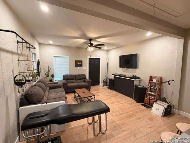 251 E WOODLAWN, San Antonio, TX 78212