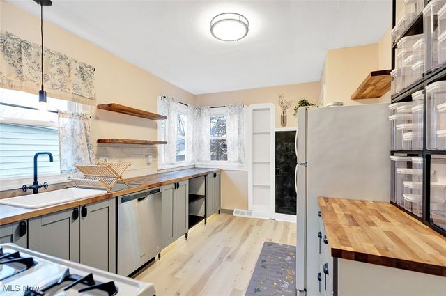 248 Root Road, Lorain, OH 44052