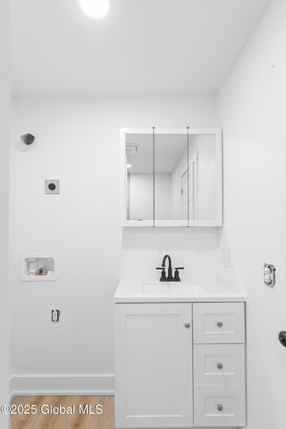 38 W Erie Street, Albany, NY 12208