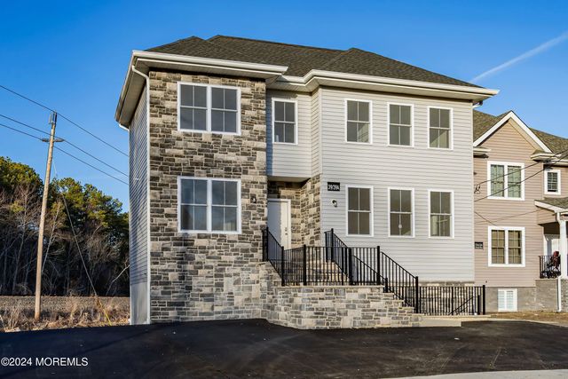 39 Manetta Place, Lakewood, NJ 08701