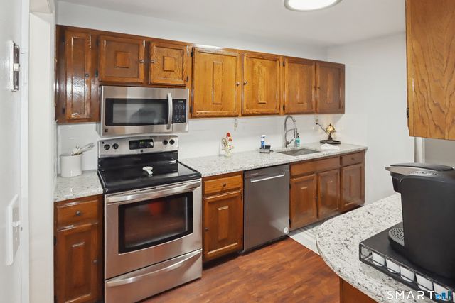 140 Kane Street B9, West Hartford, CT 06119