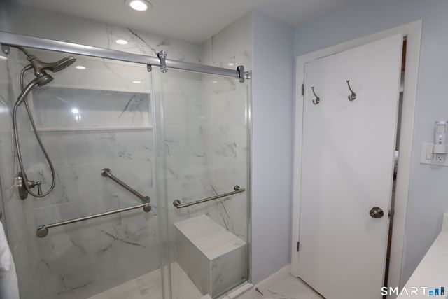 140 Kane Street B9, West Hartford, CT 06119