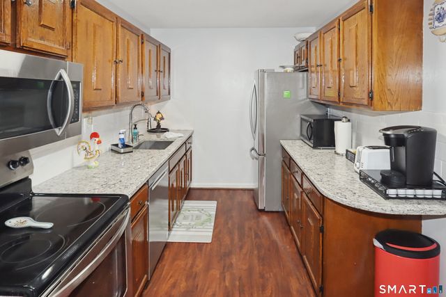 140 Kane Street B9, West Hartford, CT 06119