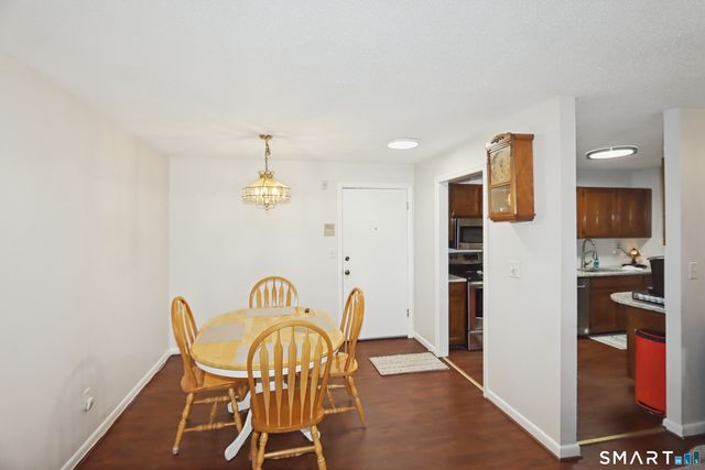 140 Kane Street B9, West Hartford, CT 06119