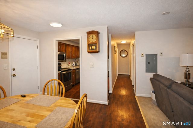140 Kane Street B9, West Hartford, CT 06119