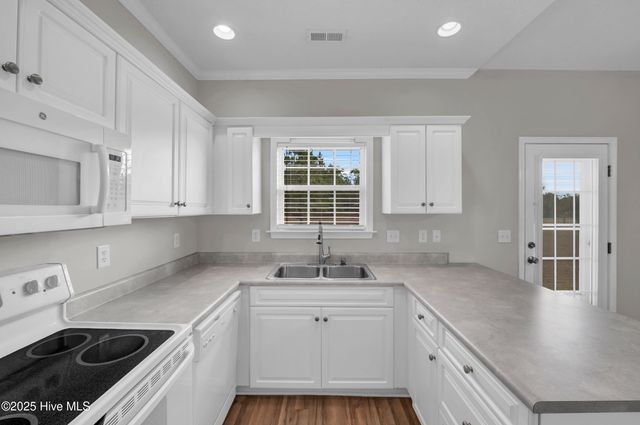 136 N Palm Drive, Winnabow, NC 28479