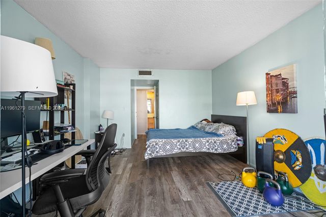 1690 NE 191st St 314-1, Miami, FL 33179