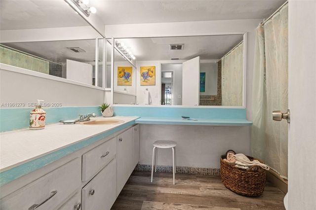 1690 NE 191st St 314-1, Miami, FL 33179