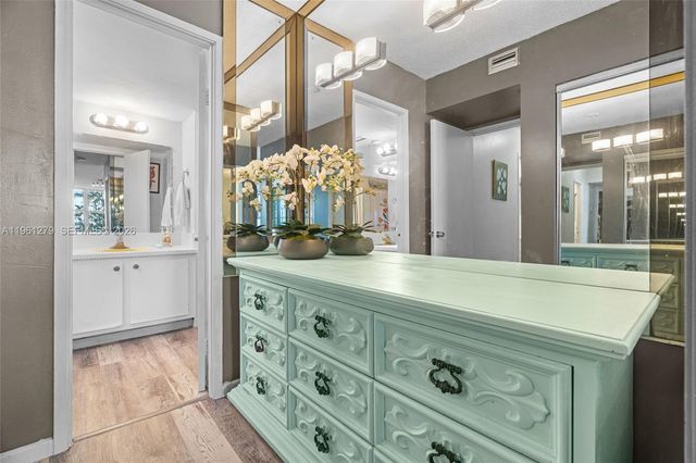 1690 NE 191st St 314-1, Miami, FL 33179