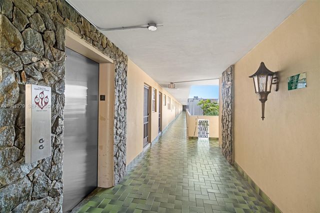 1690 NE 191st St 314-1, Miami, FL 33179