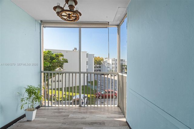 1690 NE 191st St 314-1, Miami, FL 33179