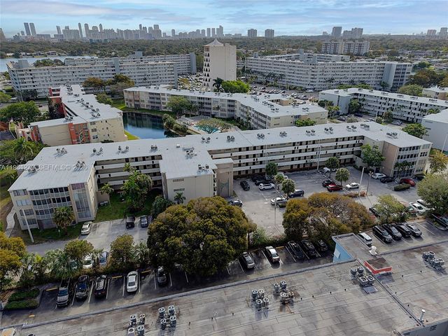 1690 NE 191st St 314-1, Miami, FL 33179