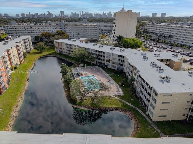 1690 NE 191st St 314-1, Miami, FL 33179