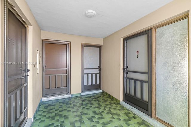 1690 NE 191st St 314-1, Miami, FL 33179