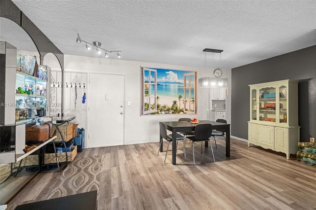 1690 NE 191st St 314-1, Miami, FL 33179