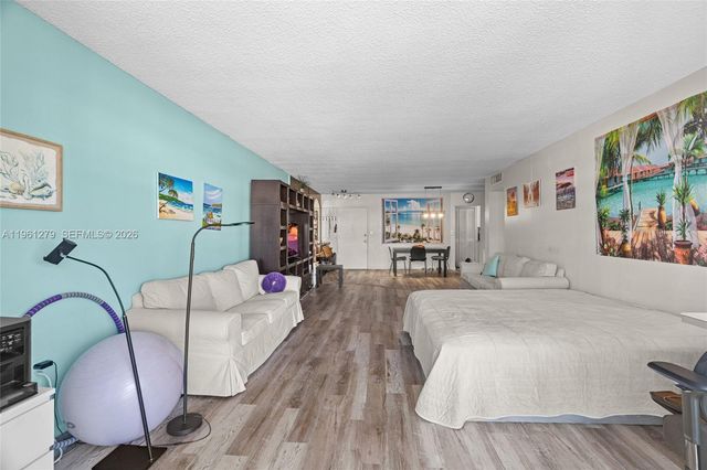 1690 NE 191st St 314-1, Miami, FL 33179